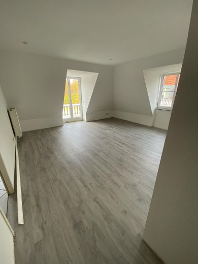 Gallinchen'de Yenilenmiş 2 Odalı Daire – Wohnzimmer
