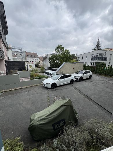 Stellplatz + Besucherparkplatz