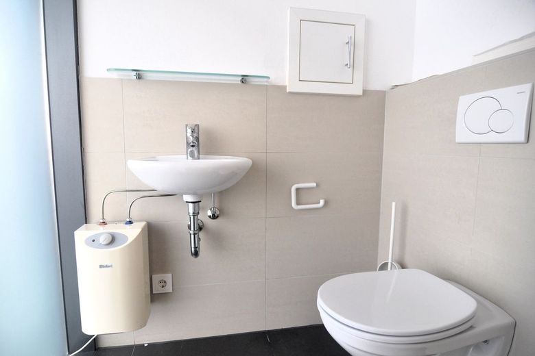 Praxis- oder Bürofläche mit Penthouse-Feeling im modernen Ärztehaus – ... und WC