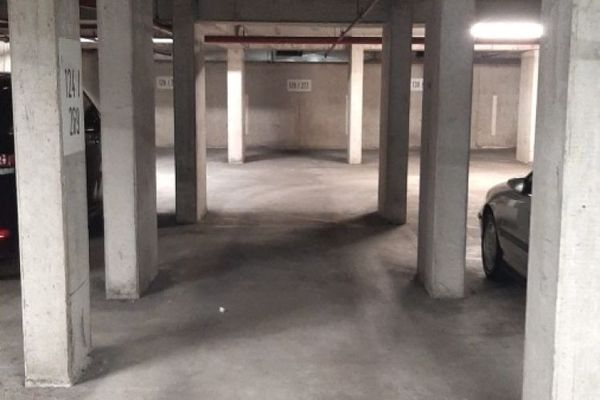 Tiefgaragenstellplatz in abgeschlossener Tiefgarage, S6 nähe Mannheimer Innenstadt zu vermieten