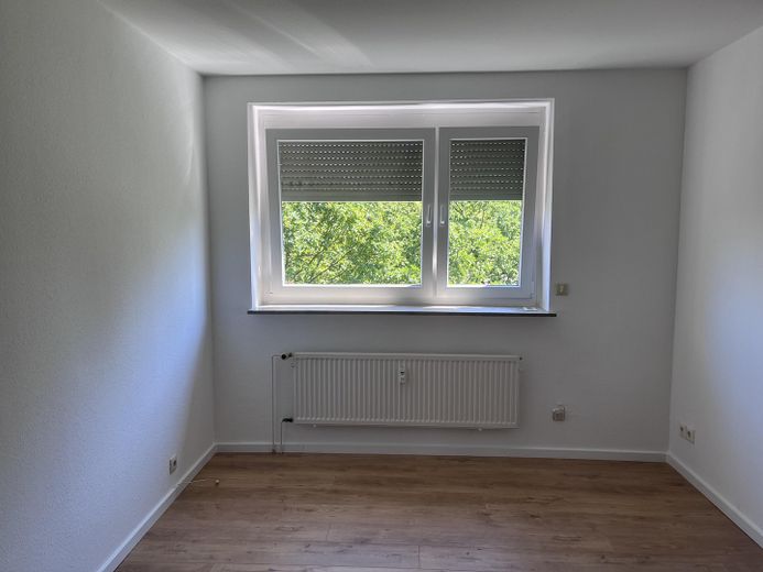 Frisch renovierte 75 m²-Wohnung mit Balkon, Aufzug & EBK in Hannover-Bothfeld-Vahrenheide – Schlafzimmer