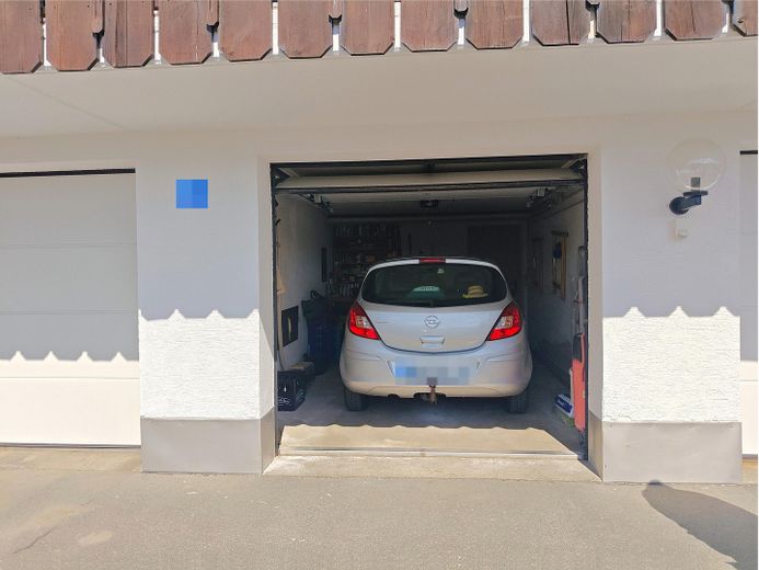 Garage mit Innenzugang