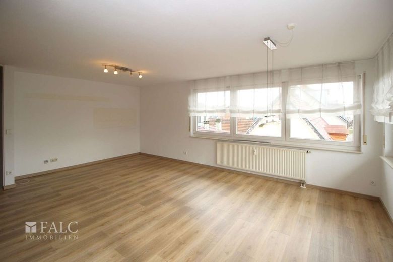 Exklusives Penthouse im Zentrum Göppingen – Wohnzimmer
