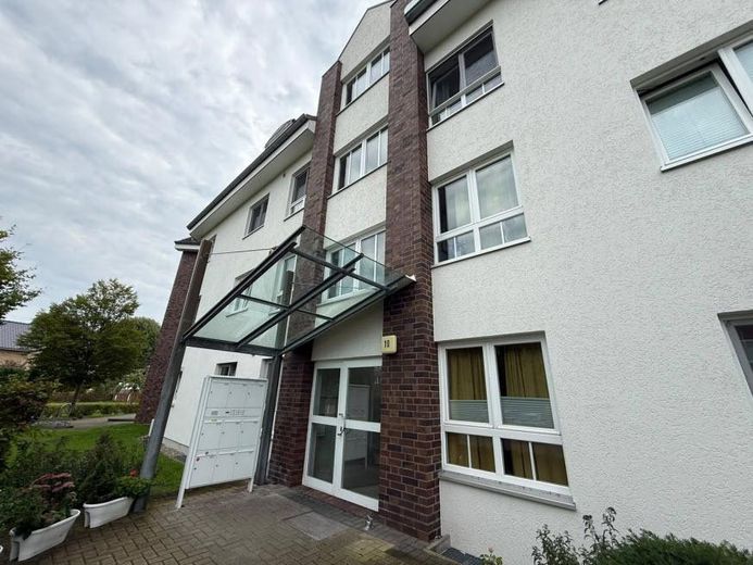 2-Zim.-Wohnung mit Wintergarten, Terrasse & neuer Einbauküche (Erstbezug nach Teilsanierung) – Hauseingang