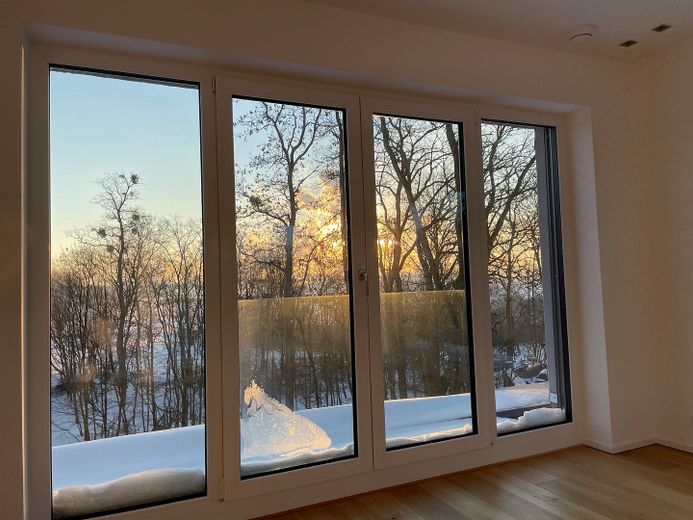 Luxus-Penthouse-Wohnung in traumhafter Lage mit Privatseenutzung – So kann Ihr Tag beginnen