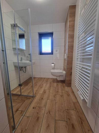 Haus statt Wohnung: 3-ZKB+Garten+Terrasse+Garagen – Duschbad
