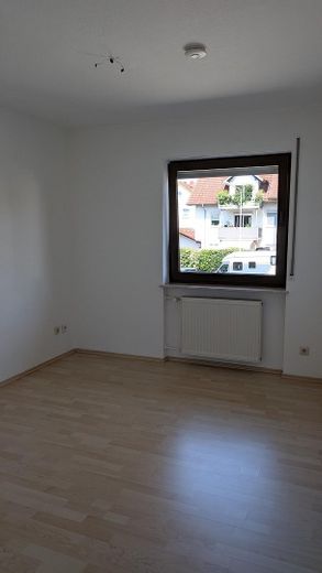 Sonnenverwöhnte 4-Zimmer Wohnung mit EBK am Waldrand von Dreieich-Dreieichenhain – Gästezimmer
