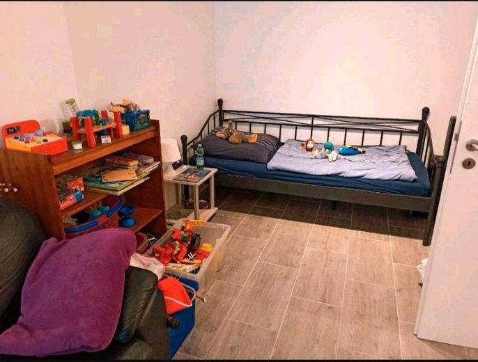 Mehrgenerationenhaus plus Gewerbe – Gästezimmer groß, EG re. Seite