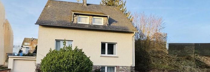 Objekt Straßenseite/Südansicht