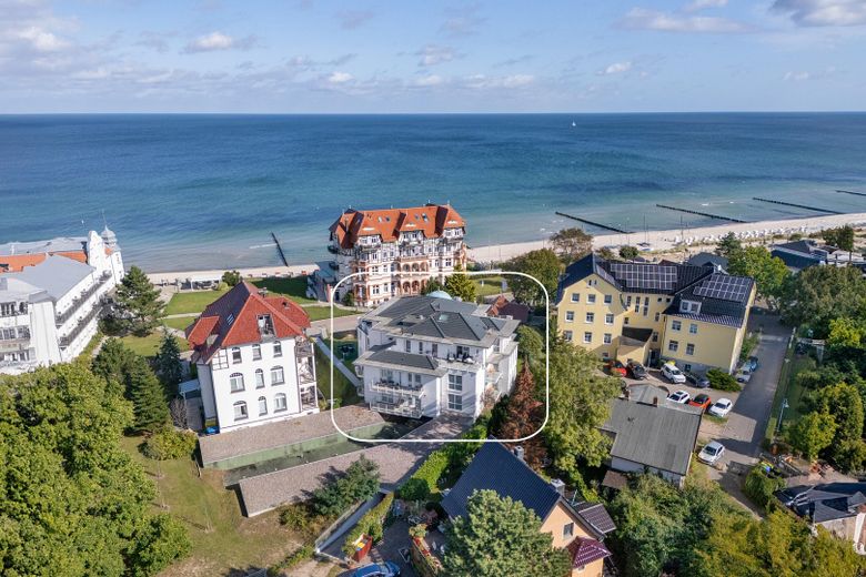 شقة بنتهاوس بإطلالة بانورامية على بحر البلطيق | تصميم داخلي فاخر يلتقي بخرير الأمواج – Villa Siegfried aus Süd