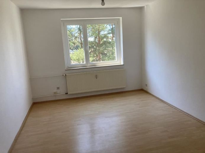 Gemütliche 3-Zimmer mit neuem Laminat, Wanne und Garage in guter Lage! – Musterfoto grundrissgleiche WE im Nachbarhaus