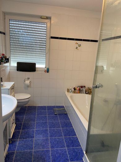 Schöne Doppelhaushälfte in ruhiger Lage – Bad