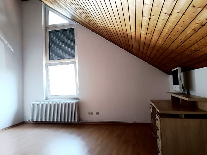 2 Stock Grosses, Hohes Zimmer