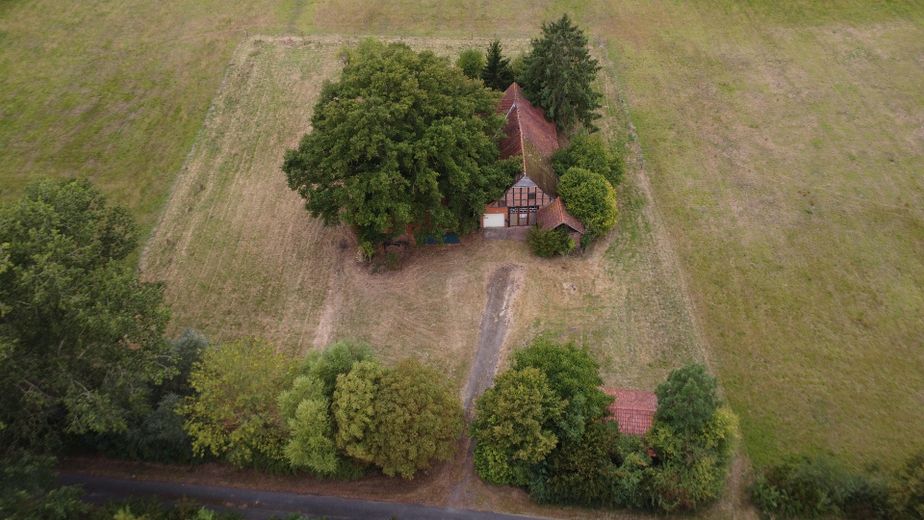 Casa unifamiliare / ex azienda agricola con grande terreno in posizione tranquilla – Foto 11