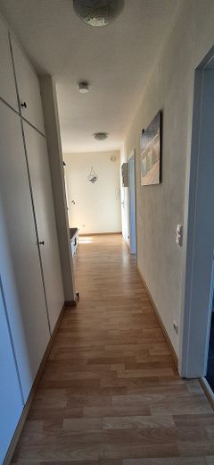 Przestronne 3-pokojowe mieszkanie z balkonem i garażem – Foto 1