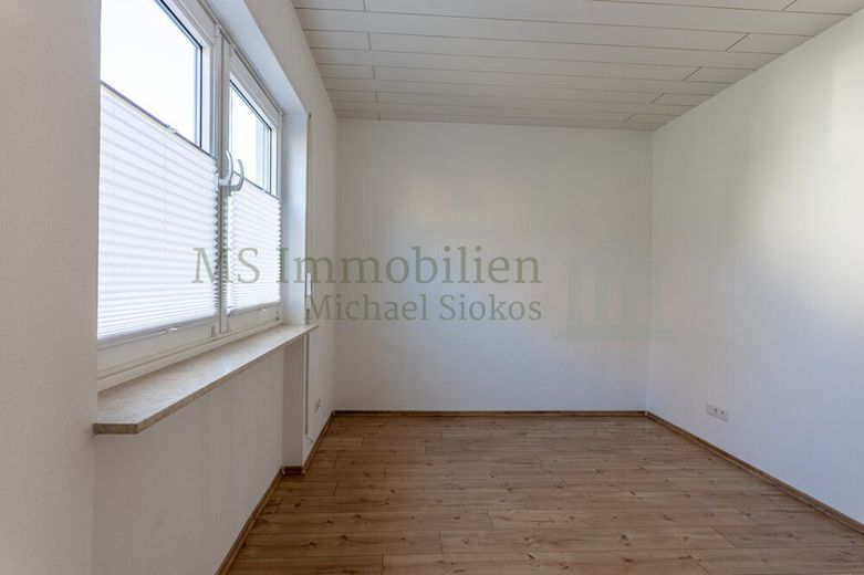 *** Charmante 4-Zimmer-Hochparterre-Wohnung mit Terrasse und Garten *** – Zimmer 2 Ansicht 1