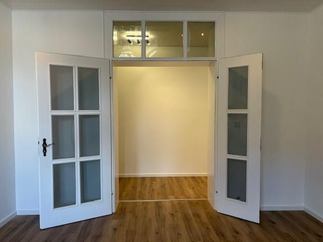Wohnzimmer mit Flügeltür