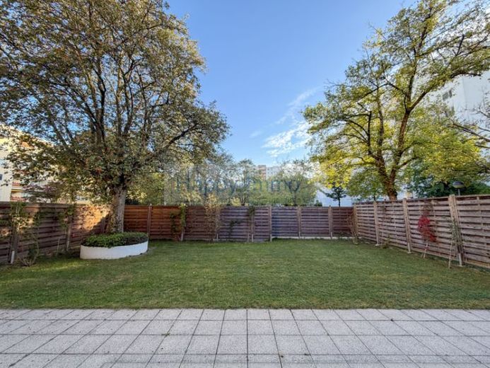 Piscina / appartamento di 114 mq / balcone esposto a sud / posto auto singolo in autorimessa interrata / 4 locali / 2 bagni / zona pranzo / adatto a chi usa il deambulatore – Foto 1