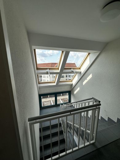 Gemütliche 3-Zimmer-Wohnung mit cleverem Extrazimmer und Garage – Blick von Wohnungseingangstür