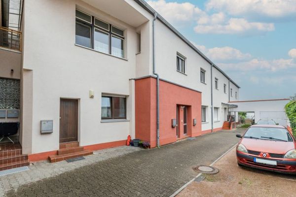 Zwei Mehrfamilienhäuser mit 8 Wohneinheiten – voll vermietet! 
Ideal für Kapitalanleger!