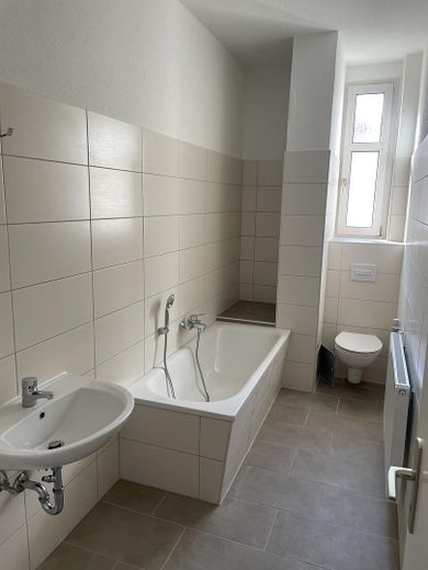 Provisionsfrei: Helle und ruhige 3-Zimmer-Wohnung in Stadtfeld-Ost – Badezimmer