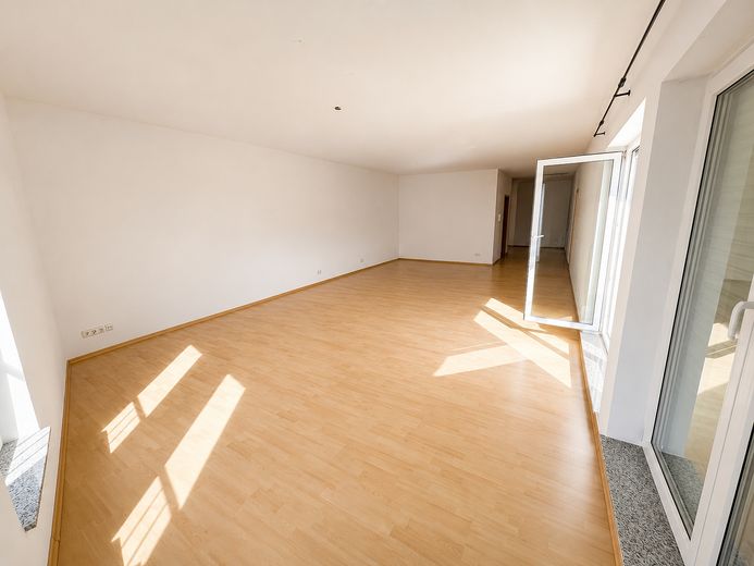 Sehr großzügige 119 m² Wohnung mit fantastischer Dachterrasse – Wohnzimmer