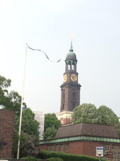 = AB SOFORT FREI = SCHÖNE, RUHIGE UND MÖBLIERTE ZIMMER in Hamburg Nord / Ost – Foto 4