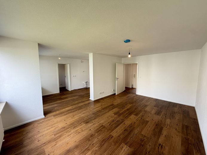 Great and cozy 3.5-room apartment in the popular D-Programm-Viertel district of Amberg – Wohnzimmer