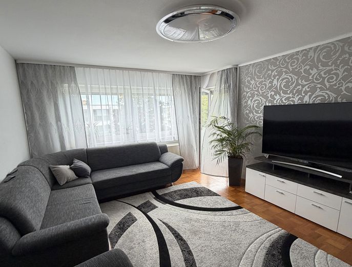 Abitare con carattere: appartamento di 4,5 locali a Dillingen – Wohnzimmer