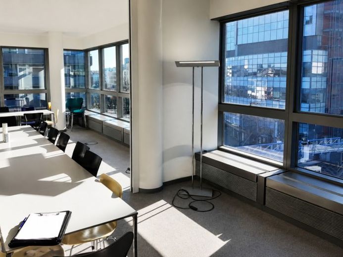 ATIK: Central office space in a representative office and commercial building – Photo 1