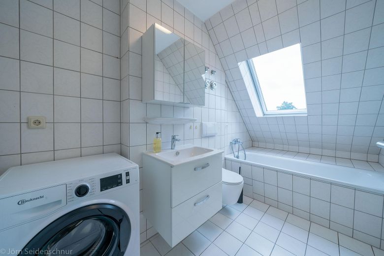 Badezimmer mit Waschmaschine