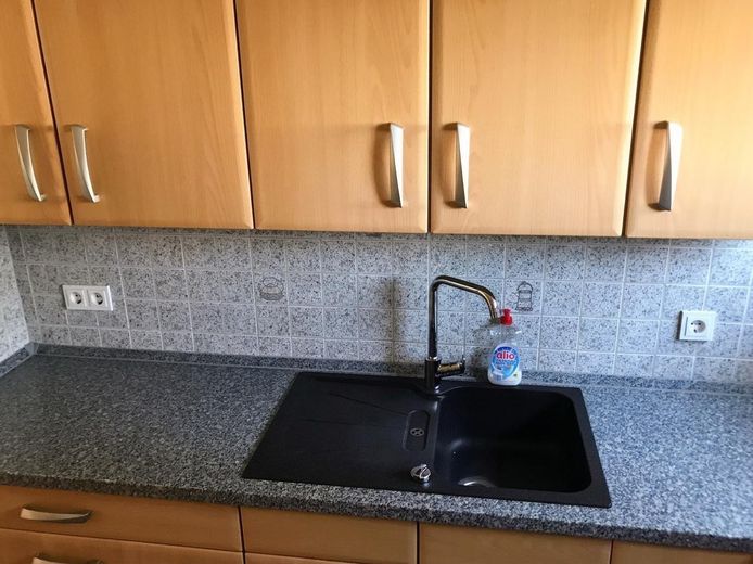 Vivienda acogedora en la ladera: luminosa, tranquila, accesible, con jardín y balcón – Spüle
