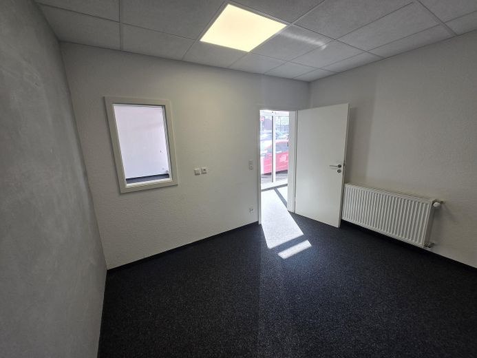 2 Einmalige Ladenlokale in stark frequentierter Lage mit ca. 280 m2 und 103 m2 Gewerbefläche – Raum 1 