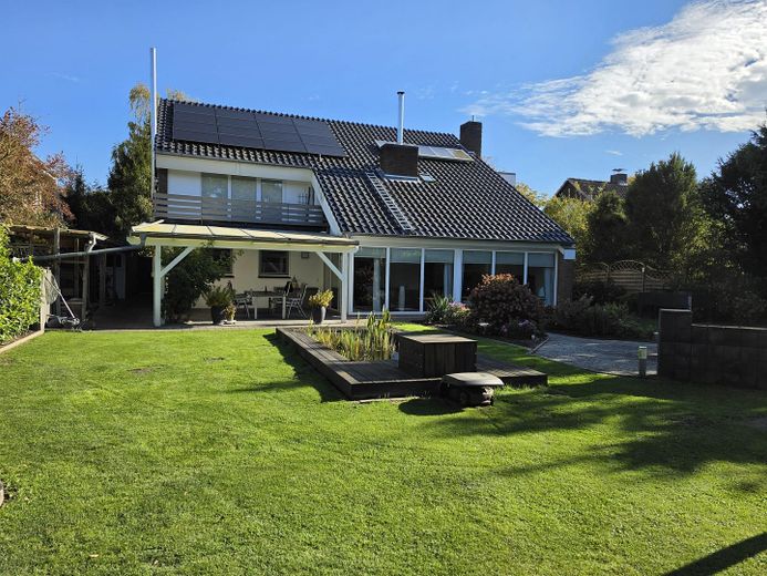 Israelsdorf: Gepflegtes EFH mit Einliegerwohnung nahe Naturschutzgebiet – Haus Gartenansicht II