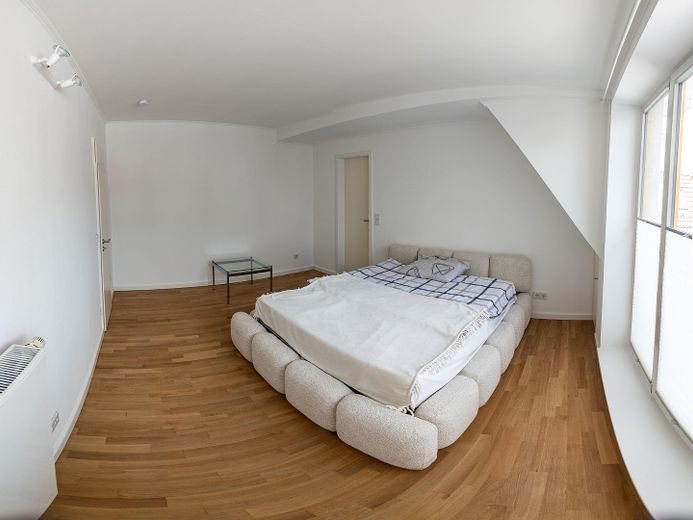 Elegante hochwertige DG-Wohnung nahe Kollwitzplatz – Panorama Schlafzimmer