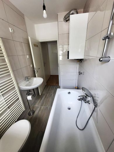 Renovierte 2-Zimmer-Wohnung in Augsburg-Lechhausen – WC - Waschmaschinenplatz