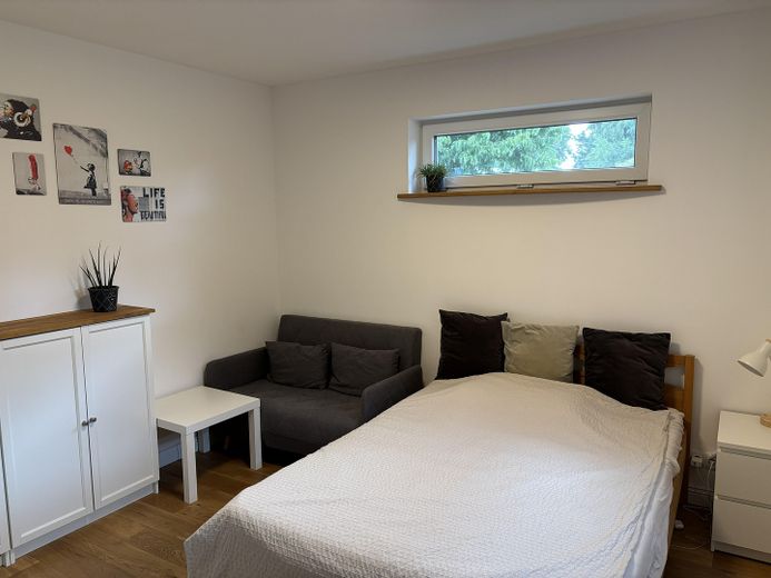 Charming end-terrace house with generous plot in Kaltenkirchen – Schlafzimmer Anbau