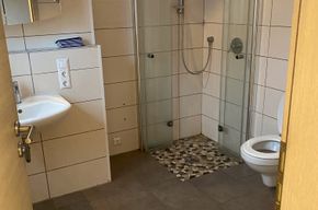 Sonderpreis befristet; attraktives KfW 70 Haus, Wärmepumpe, direkt vom Eigentümer, – Gästetoilette