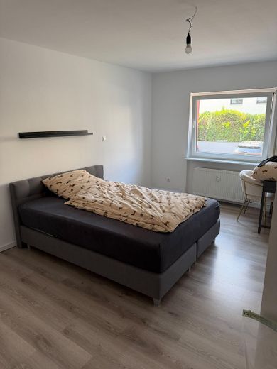 sehr gepflegte 3 Zimmerwohnung mit Balkon in ruhiger Wohnlage von Seeheim – Schlafzimmer