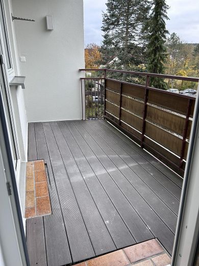 Tamamen yenilenmiş 3 odalı daire (75 m²) – Balkon