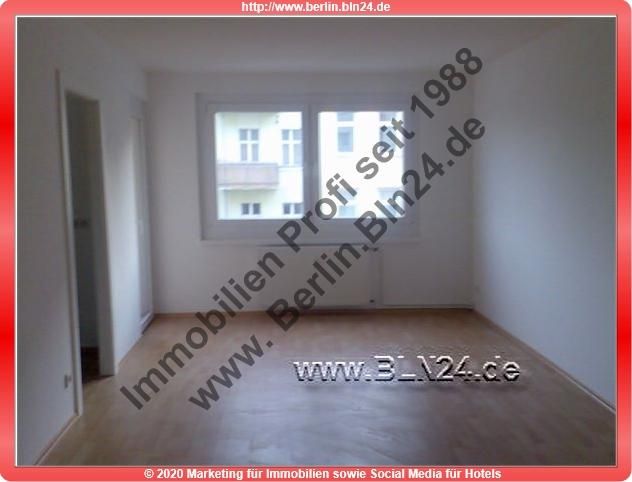 Mietwohnung --- Nähe U-S Bahn -Süd Balkon teils WG geeignet – Wohnzimmer