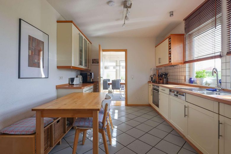 *senza provvigione* Casa familiare con impianto fotovoltaico, accumulo, camino e ampio giardino – Küche