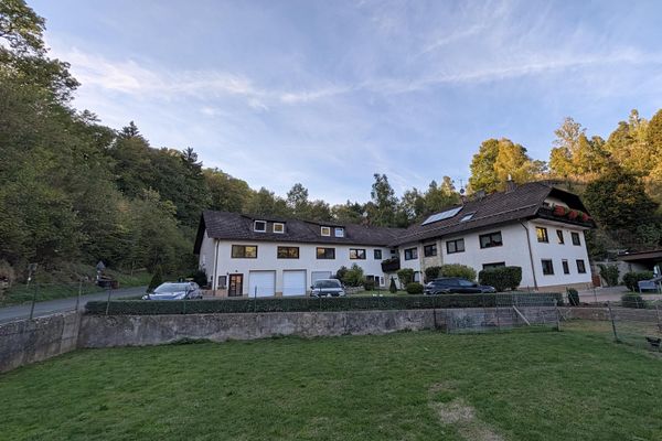Investissement attractif : 5 logements avec potentiel de développement près du lac Edersee
