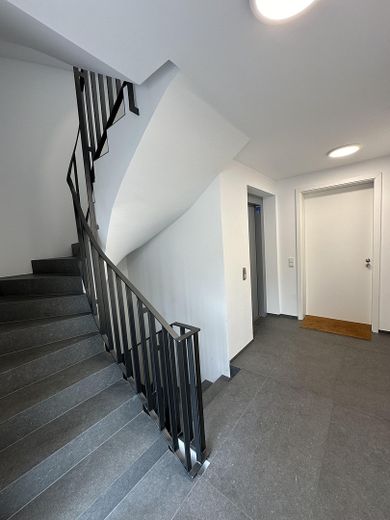 Provisionsfrei: neuwertiges MFH in Rodenkirchen – Treppenhaus