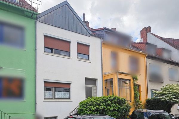 Reihenmittelhaus mit 2 Wohneinheiten zu verkaufen!