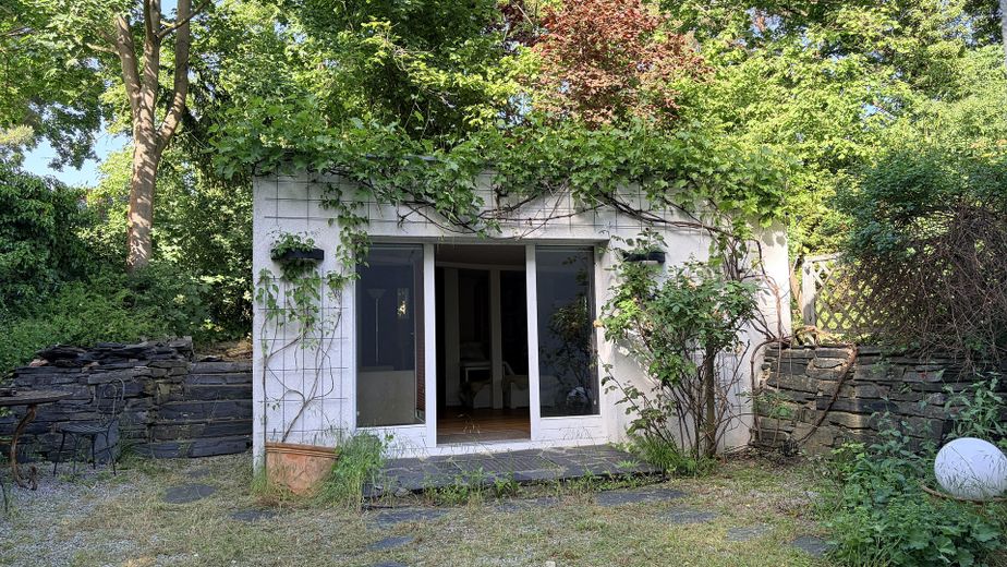 Traumhafte zeitgenössische Immobilie in der ruhigen Villenkolonie Kleinmachnow – Gästehaus im Garten