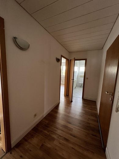 2 Zimmer Wohnung, 58,7 qm EBK, Balkon – Flur