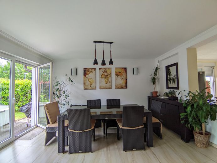 236 m² woonoppervlak + zelfstandige woning, 735 m² perceel – ruime woning in Wolfsburg-Kästorf – Essbereich