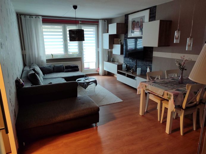 Geniş balkonlu ve yeşil manzaralı modern 3,5 odalı daire – Sömmerda’da merkezi konumda – Fotoğraf 3