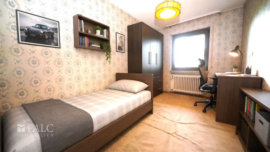 Naturparadies mit Weitblick auf die Stadt! Doppelhaus mit über 4.200 m² Grundstück - FALC Immobilien – Kinderzimmer EG rechts (Vis.)
